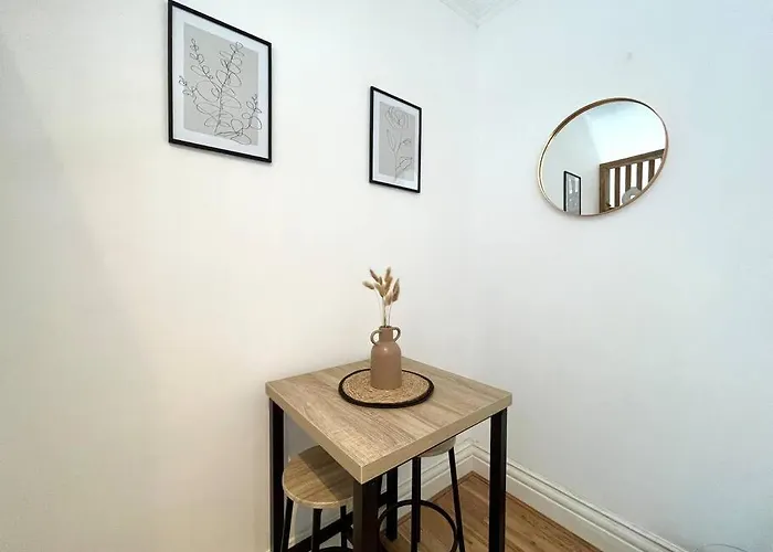 Flat 12, 10 St John\'S Road