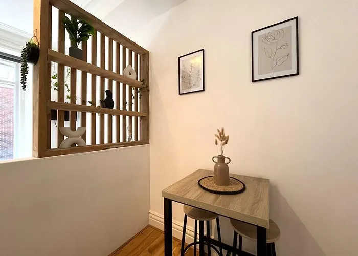 Flat 12, 10 St John\'S Road
